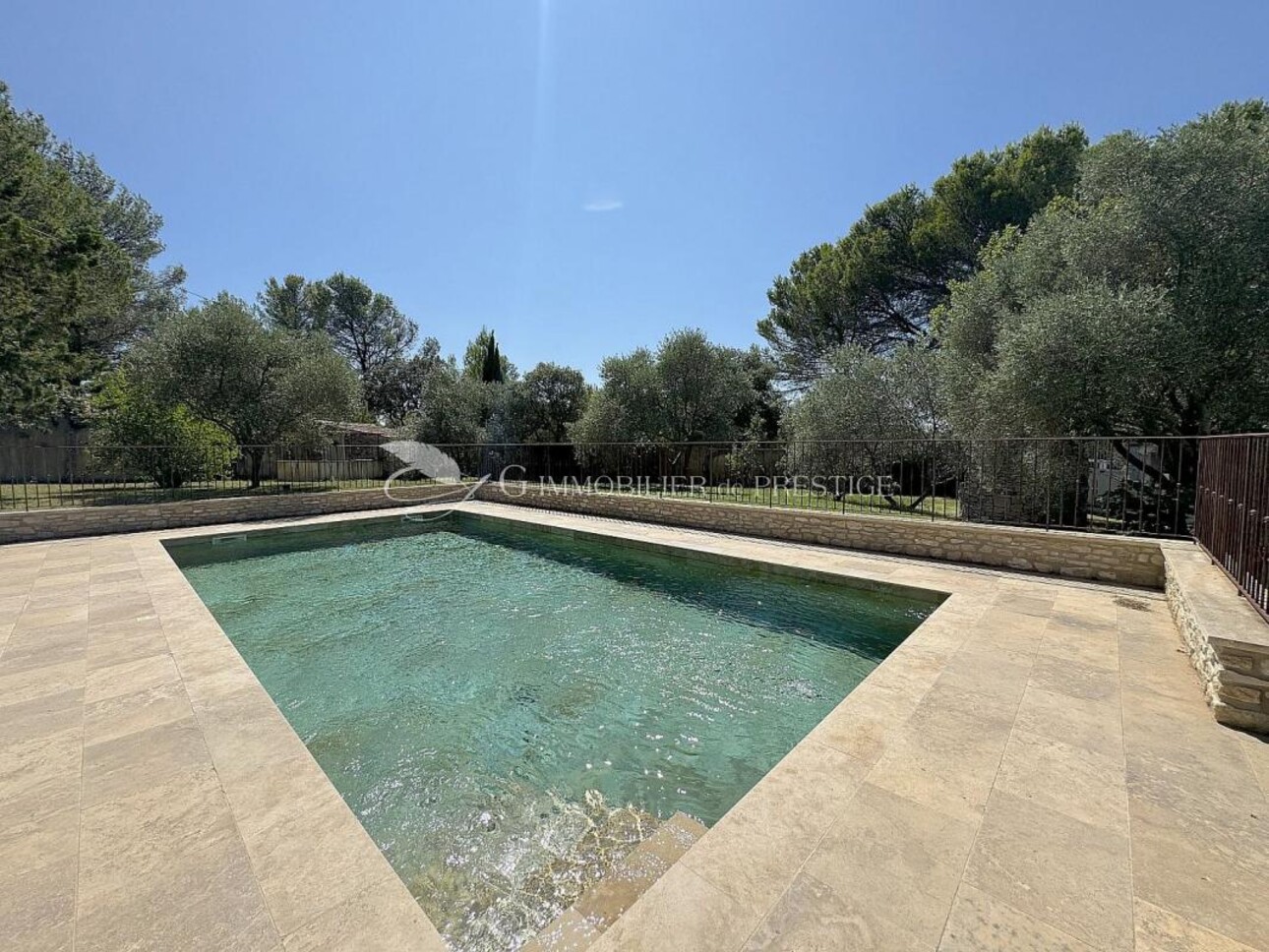 Photos 2 - Prestigious - A L'Isle-sur-la-Sorgue, en colline, une jolie villa avec pis