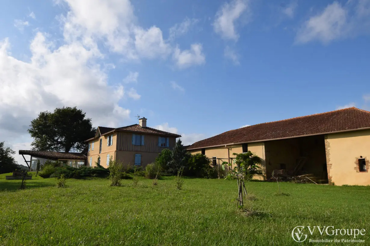 Photos 2 - Prestige - Maison de maître du 19ème de 552 m2, une piscine intérieure chauffée sur 2,2 hectares