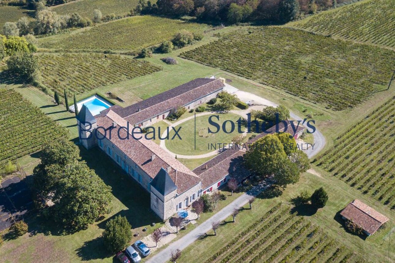 Photos 3 - Touristique - EXCLUSIVITE - SUPERBE CHATEAU A 30 MIN DE BORDEAUX - 10 HA