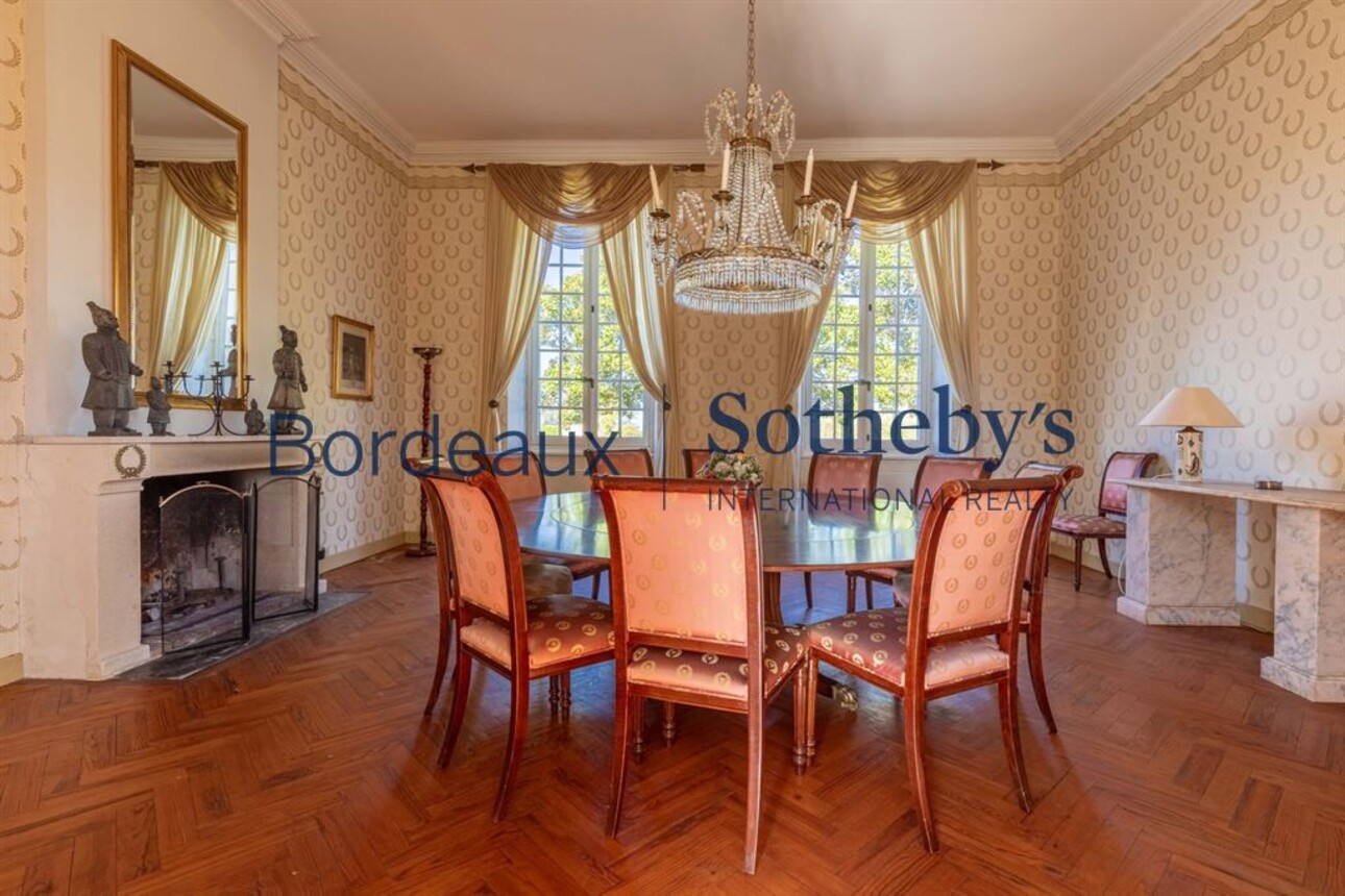 Photos 5 - Touristique - EXCLUSIVITE - SUPERBE CHATEAU A 30 MIN DE BORDEAUX - 10 HA