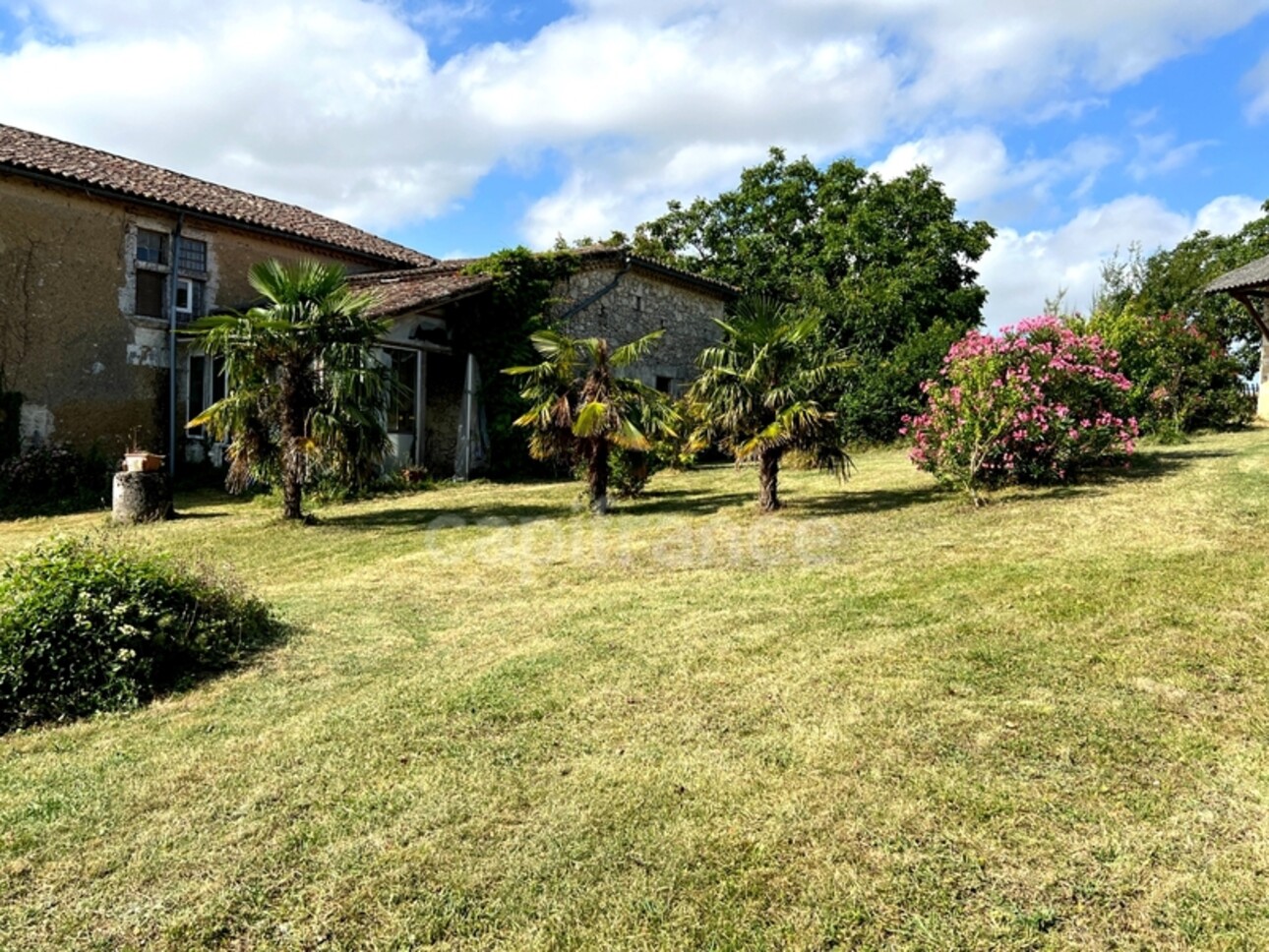 Photos 19 - Tourist - Propriété (835 m2) à vendre avec maison de maître 6 pièces de 195 m2 et six dépendances, isolée, à 6 km de LECTOURE (32)