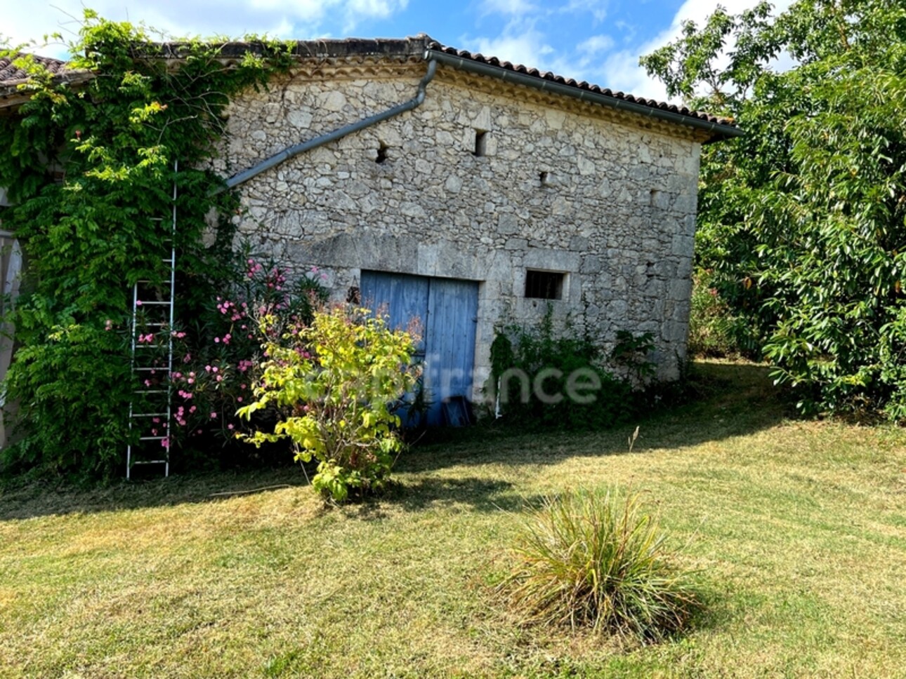 Photos 21 - Touristique - Propriété (835 m2) à vendre avec maison de maître 6 pièces de 195 m2 et six dépendances, isolée, à 6 km de LECTOURE (32)