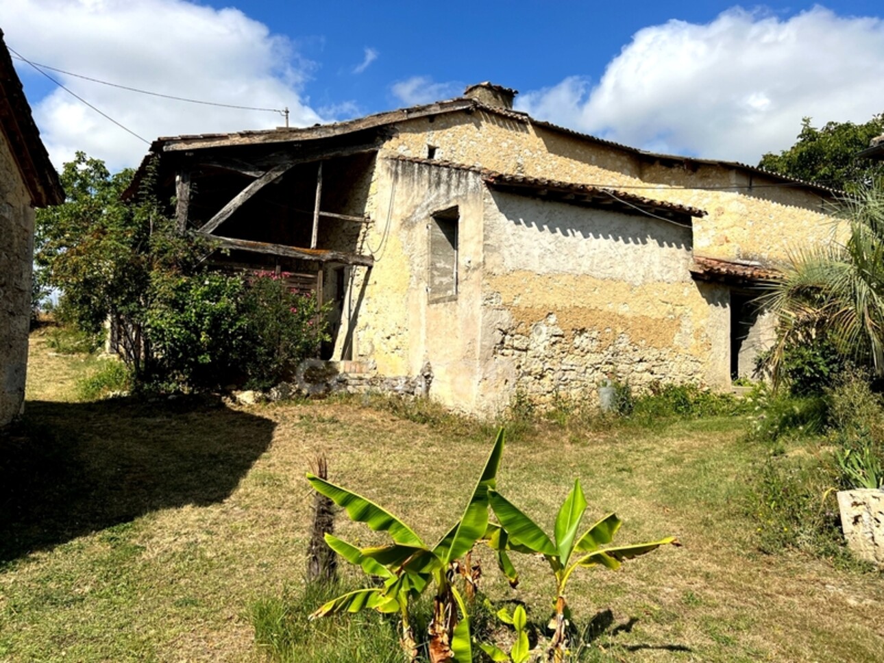 Photos 23 - Touristique - Propriété (835 m2) à vendre avec maison de maître 6 pièces de 195 m2 et six dépendances, isolée, à 6 km de LECTOURE (32)