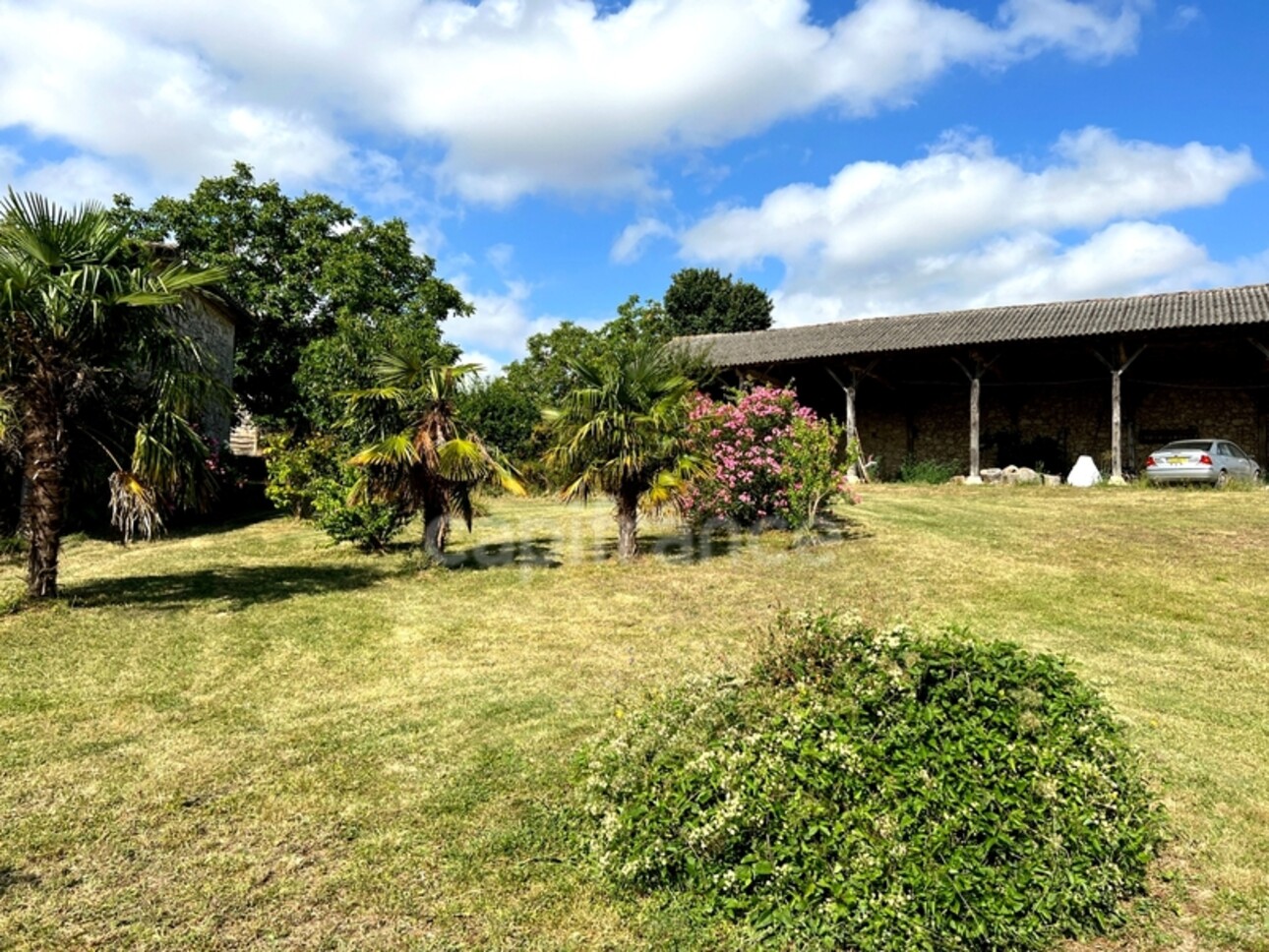 Photos 26 - Touristique - Propriété (835 m2) à vendre avec maison de maître 6 pièces de 195 m2 et six dépendances, isolée, à 6 km de LECTOURE (32)