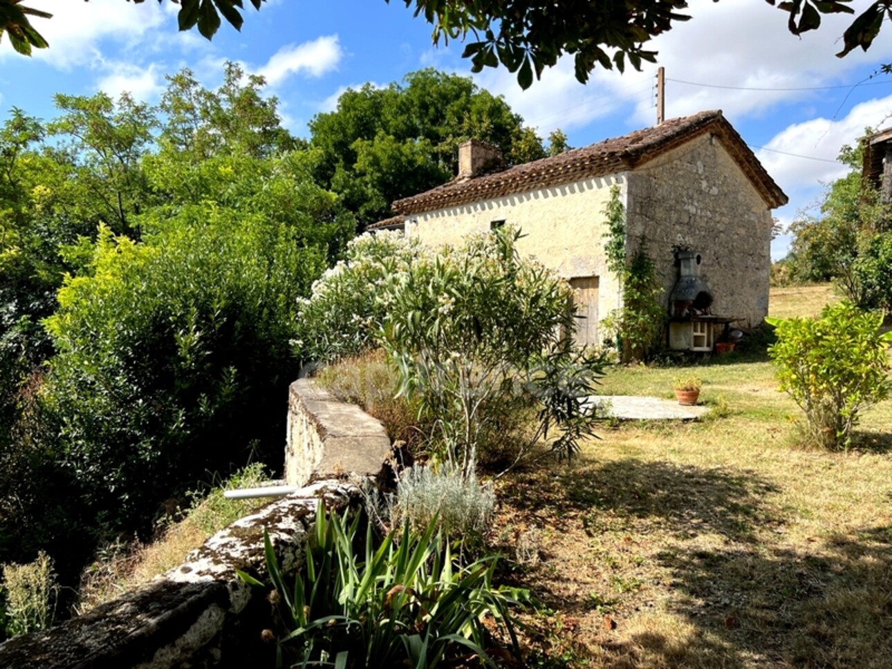 Photos 28 - Tourist - Propriété (835 m2) à vendre avec maison de maître 6 pièces de 195 m2 et six dépendances, isolée, à 6 km de LECTOURE (32)