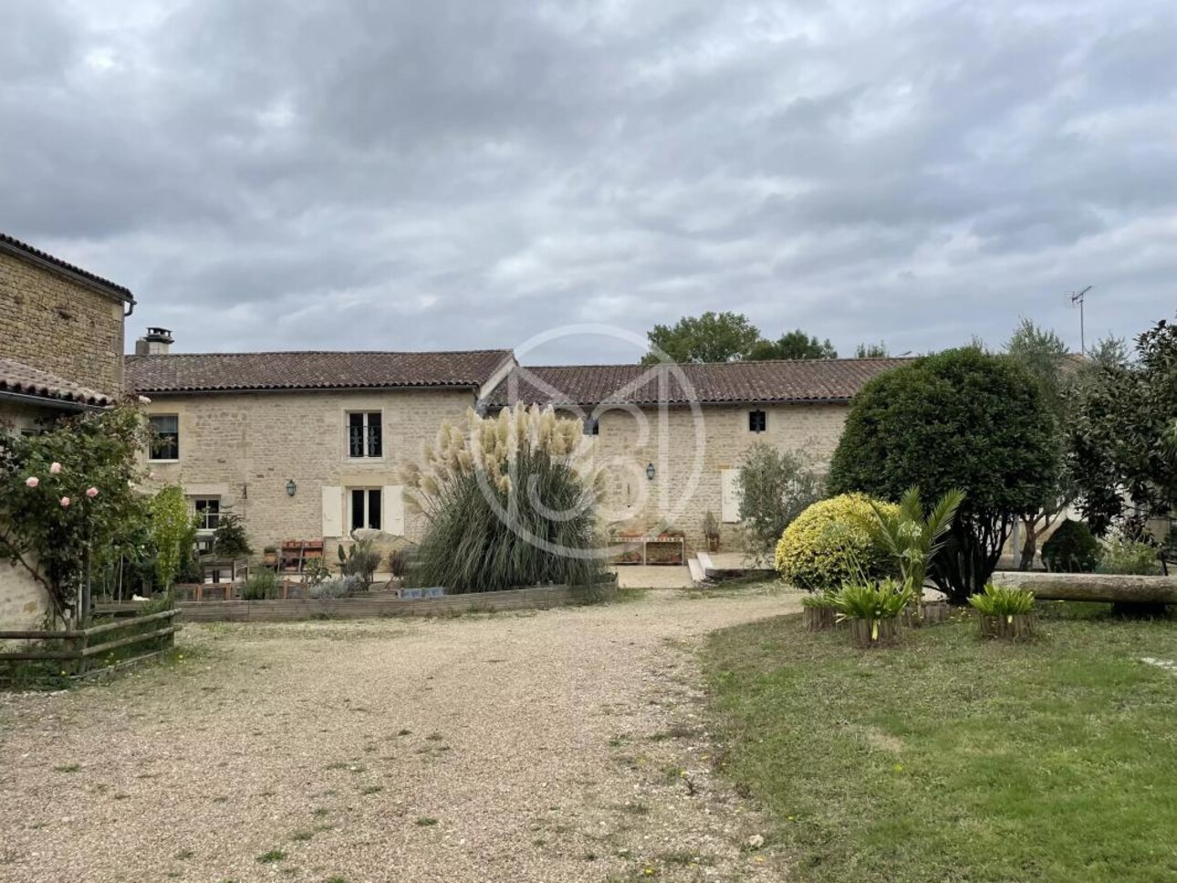 Photos 1 - Prestigious - MAISON DE CARACTERE ET RENOVATION DE QUALITE