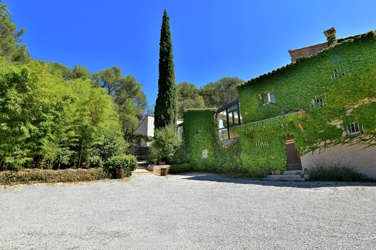 Photos 6 - Prestige - Propriete à vendre au sud d'AIX EN PROVENCE (13), 230 m2 sur 4 000 m2, 6 chambres, garage, piscine, jacuzzis, sauna