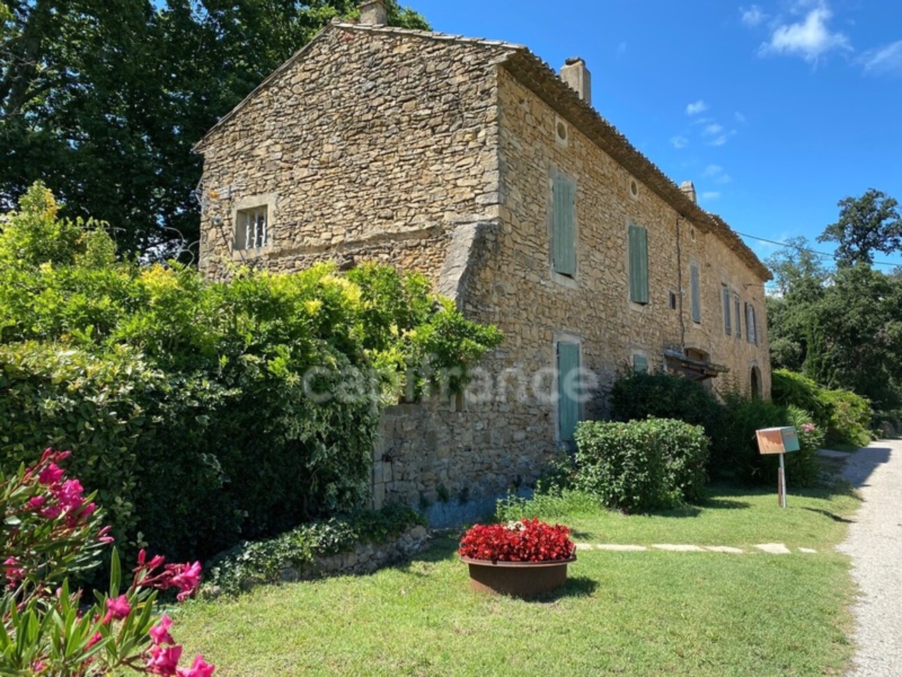 Photos 2 - Viticole - Dpt Gard (30), Domaine viticole de 16 hectares avec Chai et ancienne ferme indépendante