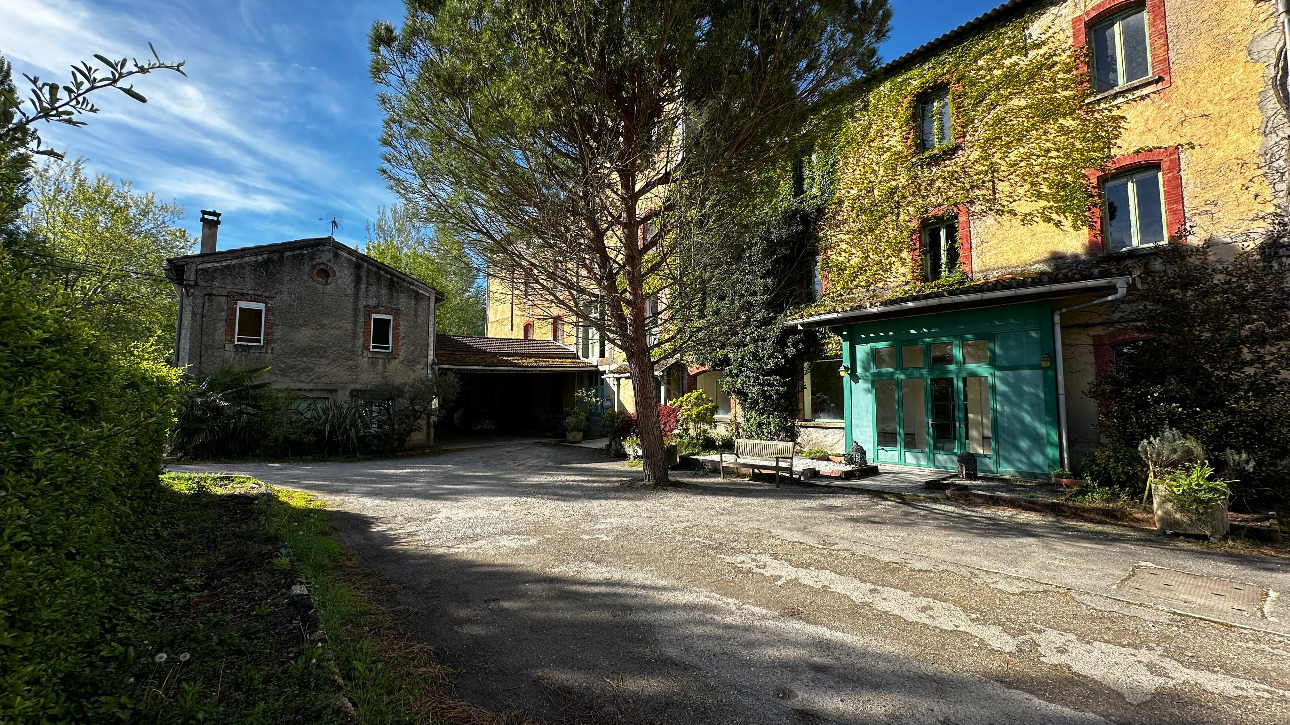 Photos 2 - Touristique - Moulin aménagé en 6 habitations sur plus d'un hectare.