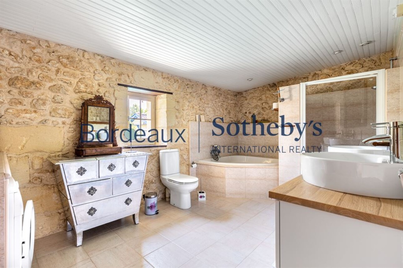 Photos 16 - Prestigious - BEAUTIFUL COUNTRYSIDE PROPERTY - 40MN BORDEAUX - 30MN ST-EMILION - SWIMMING POOL - VINEYARD