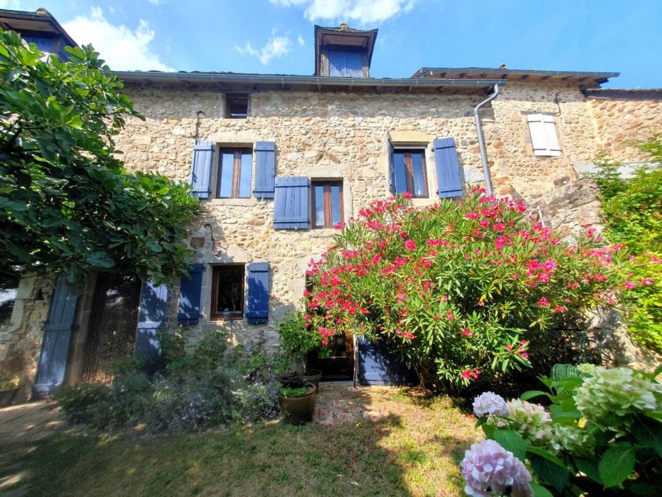 Photos 2 - Tourist - Farm with outbuildings