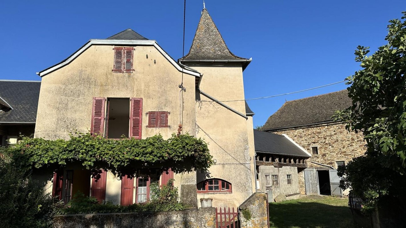 Photos 1 - Touristique - Maison Atypique avec de très belles dépendances