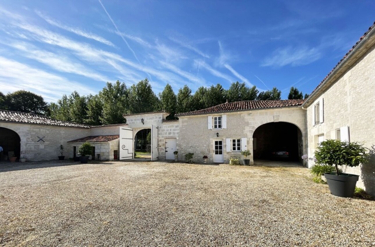 Photos 6 - Prestige - Propriété à vendre 10 pièces,  proche de COGNAC (16)