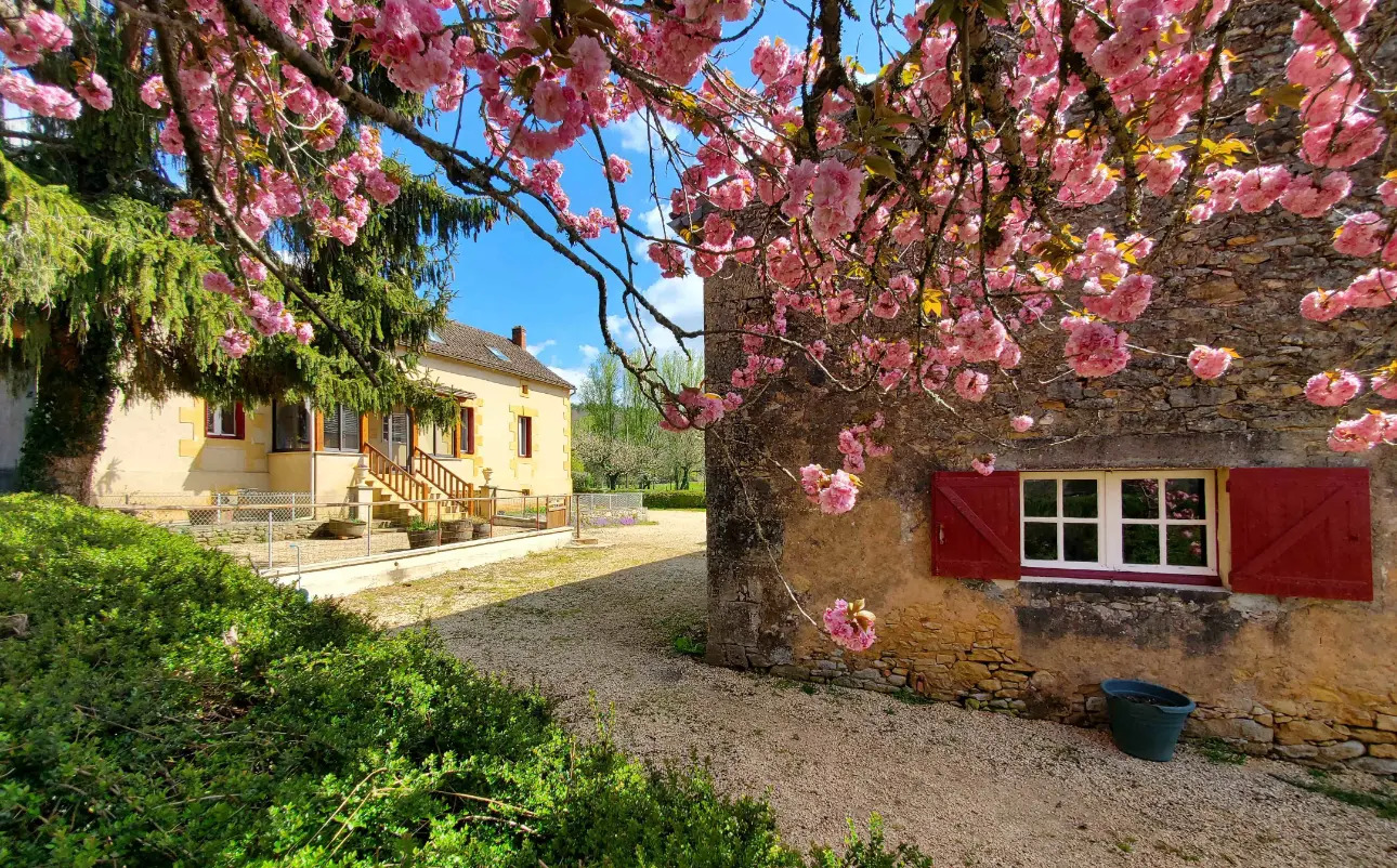 Photos 2 - Équestre - Propriété équestre rénovée de 4 chambres avec Cottage 2 chambres et Appartement 1 chambre, 6 hectares, 6 écuries