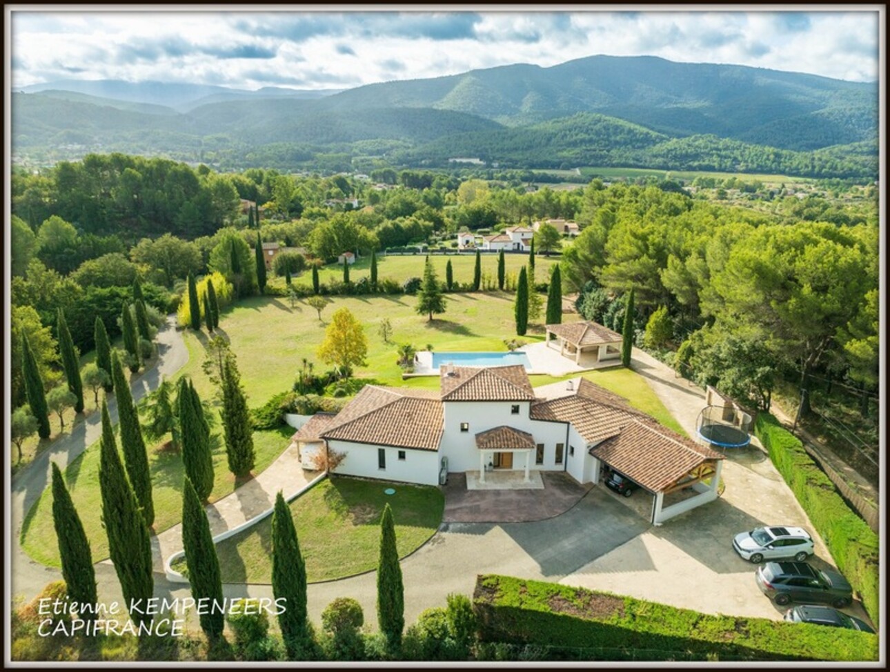 Photos 2 - Prestige - Nouveauté à AURIOL : Grande propriété de 9.200 m2 avec villa de standing de 148 m2 et piscine à débordement