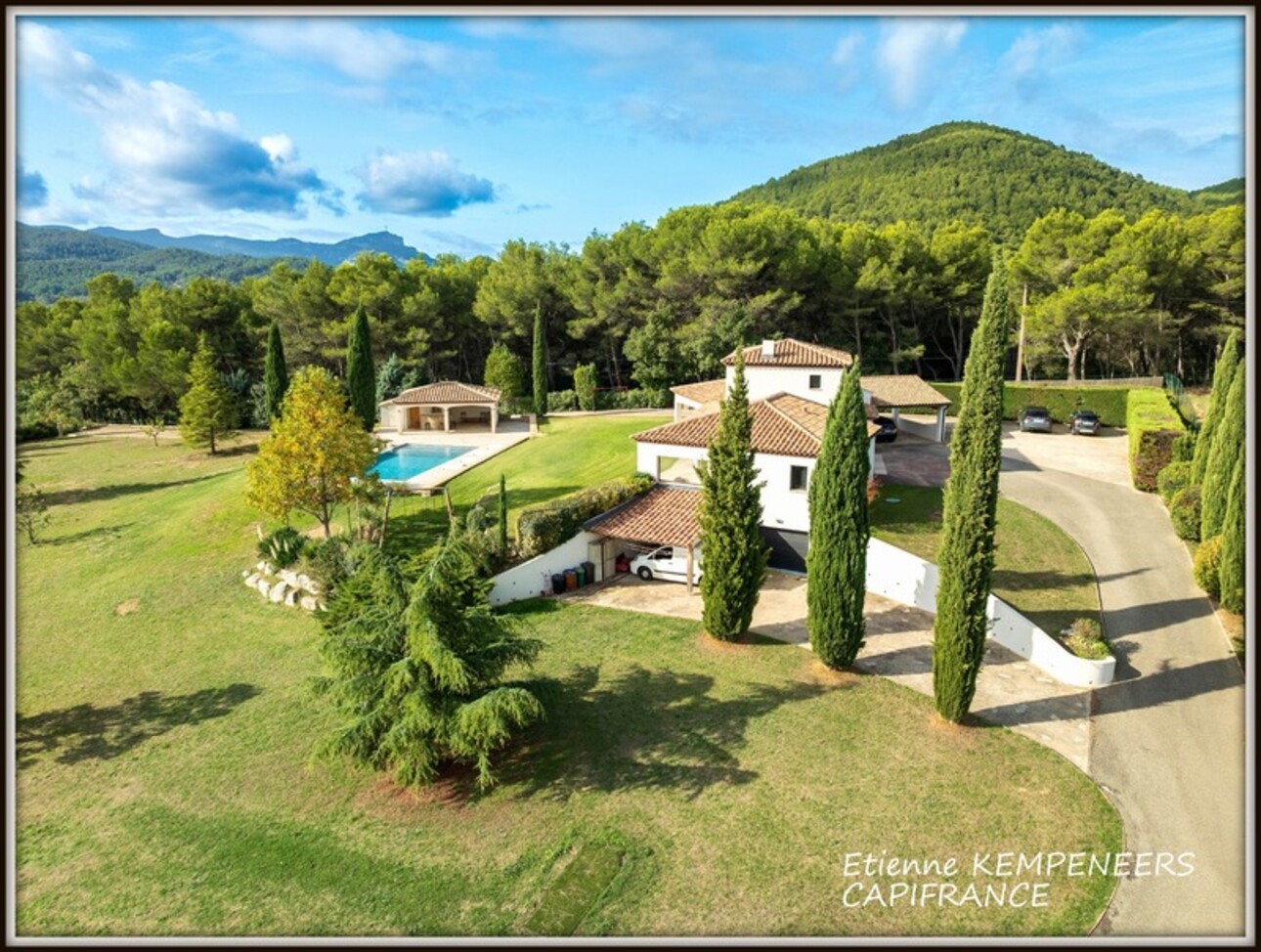 Photos 5 - Prestige - Nouveauté à AURIOL : Grande propriété de 9.200 m2 avec villa de standing de 148 m2 et piscine à débordement