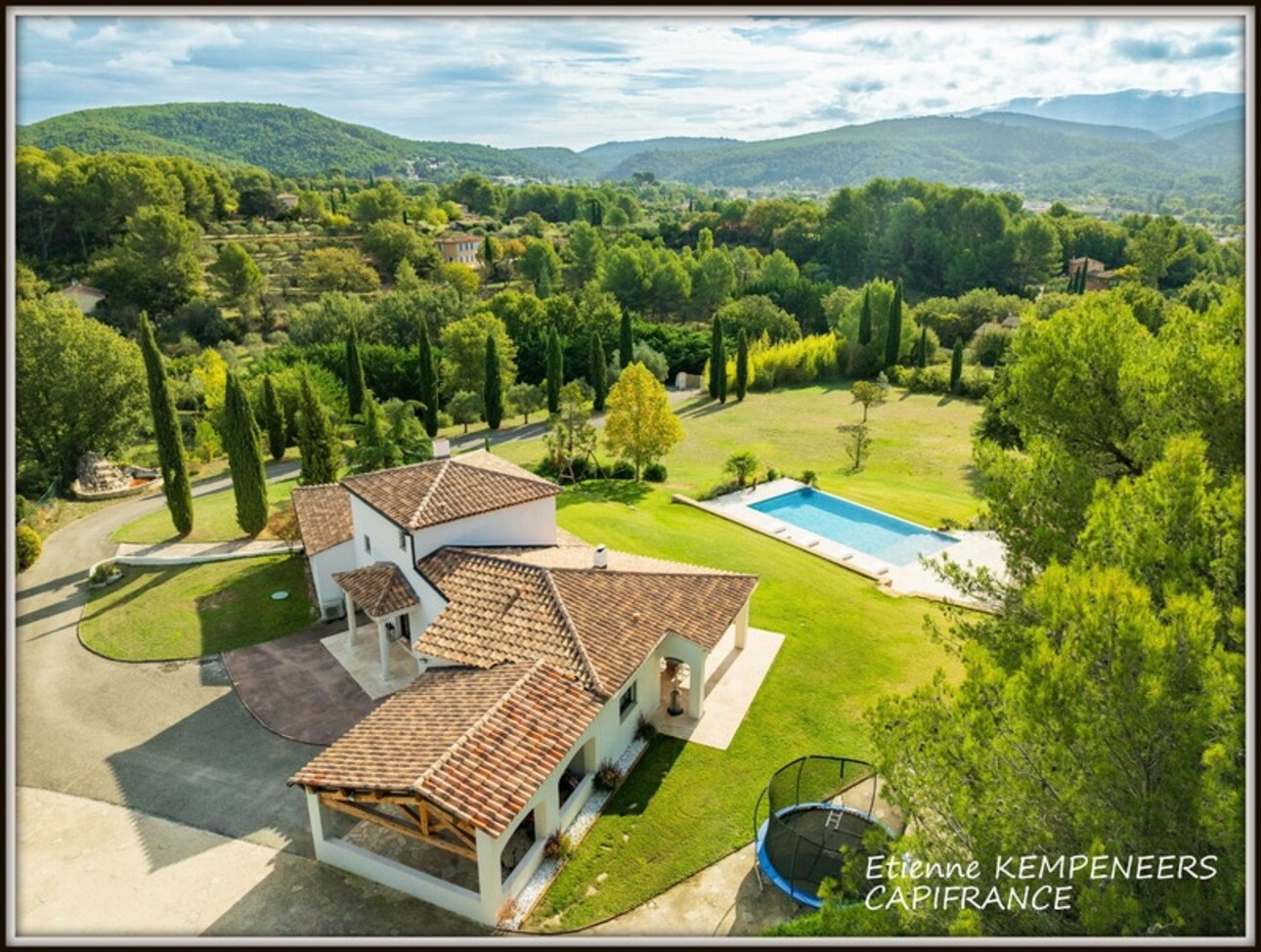 Photos 6 - Prestige - Nouveauté à AURIOL : Grande propriété de 9.200 m2 avec villa de standing de 148 m2 et piscine à débordement