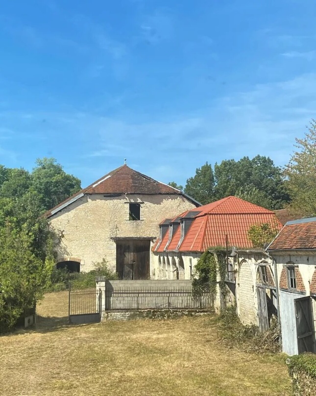 Photos 7 - Prestigious - Château d’exception en Champagne proche de Colombey les deux églises  avec un beau potentiel