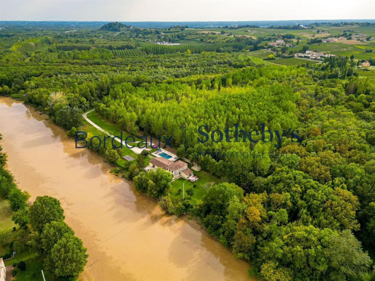 Photos 1 - Prestige - PROCHE SAINT EMILION - DEMEURE DE CHARME POSEE AU BORD DE L'EAU - CARRELET