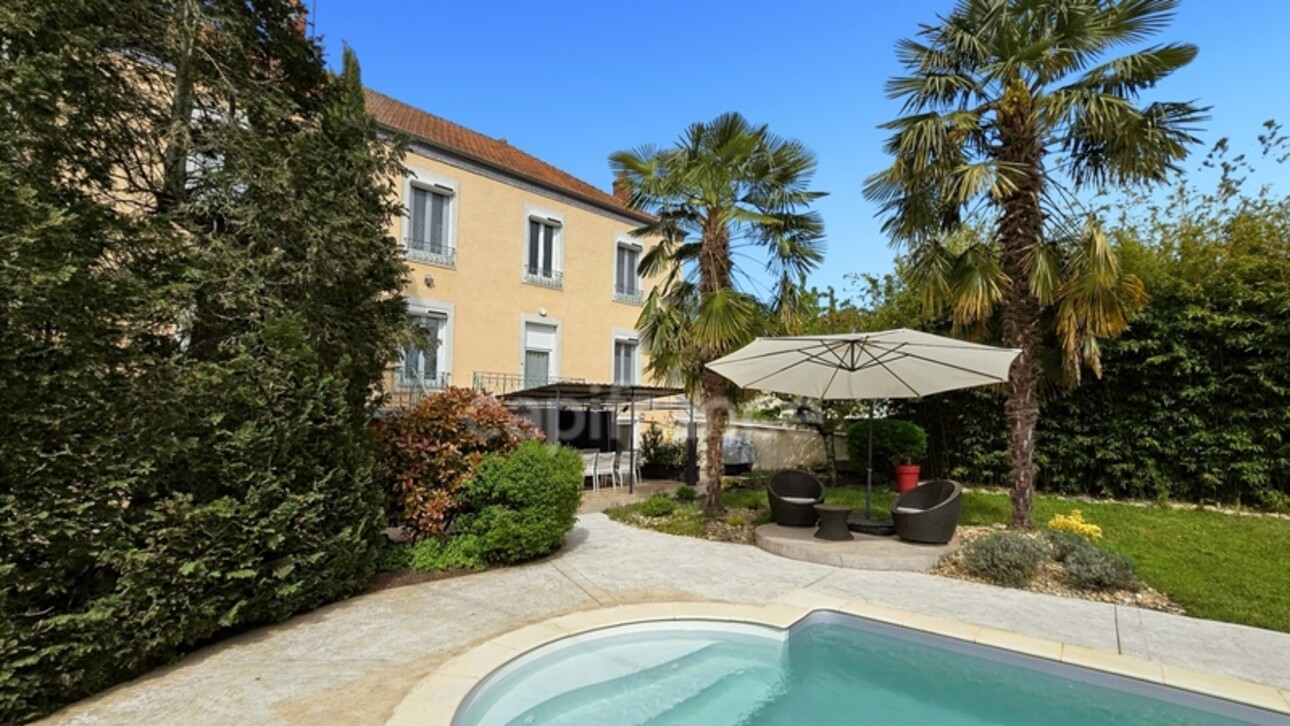 Photos 14 - Prestige - Dpt Saône et Loire (71), à vendre SAINT MARCEL maison de ville 7 pièces de 165 m² avec piscine