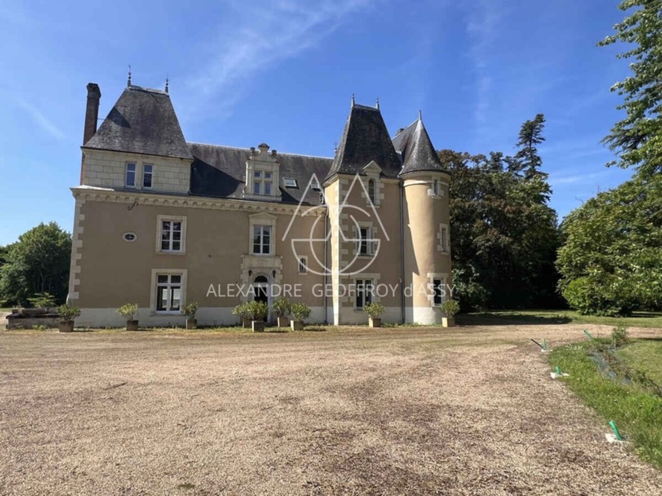 Photos 10 - Prestigious - Superbe château du XVI -ème a 25 min de Tours sur 15 ha avec de nombreuses dépendances