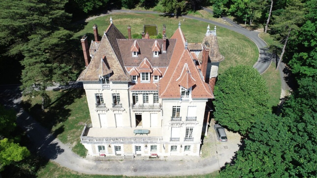 Photos 1 - Prestige - Dpt Seine et Marne (77),  CROUY SUR OURCQ à vendre,  propriété composée d'un château et de deux grands bâtiments de réception sur 27 hectares