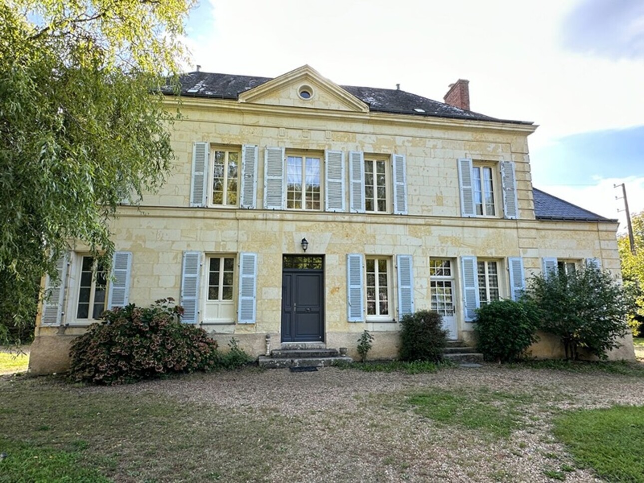 Photos 1 - Prestigious - Propriete à vendre 16 pièces proche de LA CHARTRE SUR LE LOIR (72)