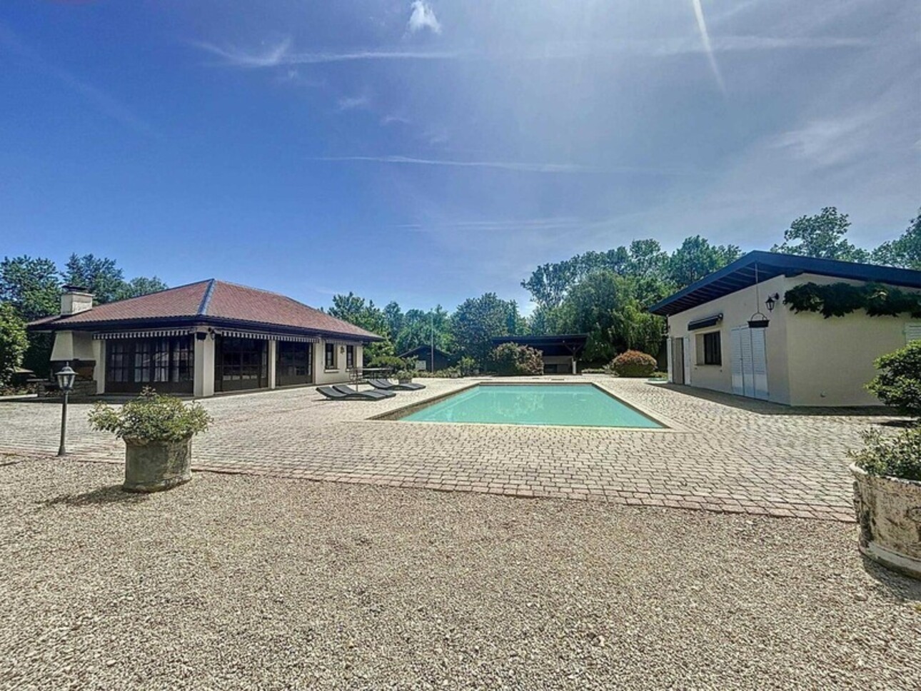 Photos 3 - Prestige - Dpt Ain (01), à vendre SAINT GENIS POUILLY Domaine de 410 m² sur terrain de 18 907,00 m²