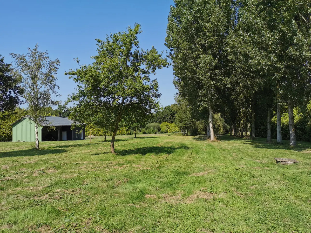 Photos 1 - Foncière - Etang de 1.000 m² environ sur terrain de loisir de 1,2 ha env. situé à Broons.