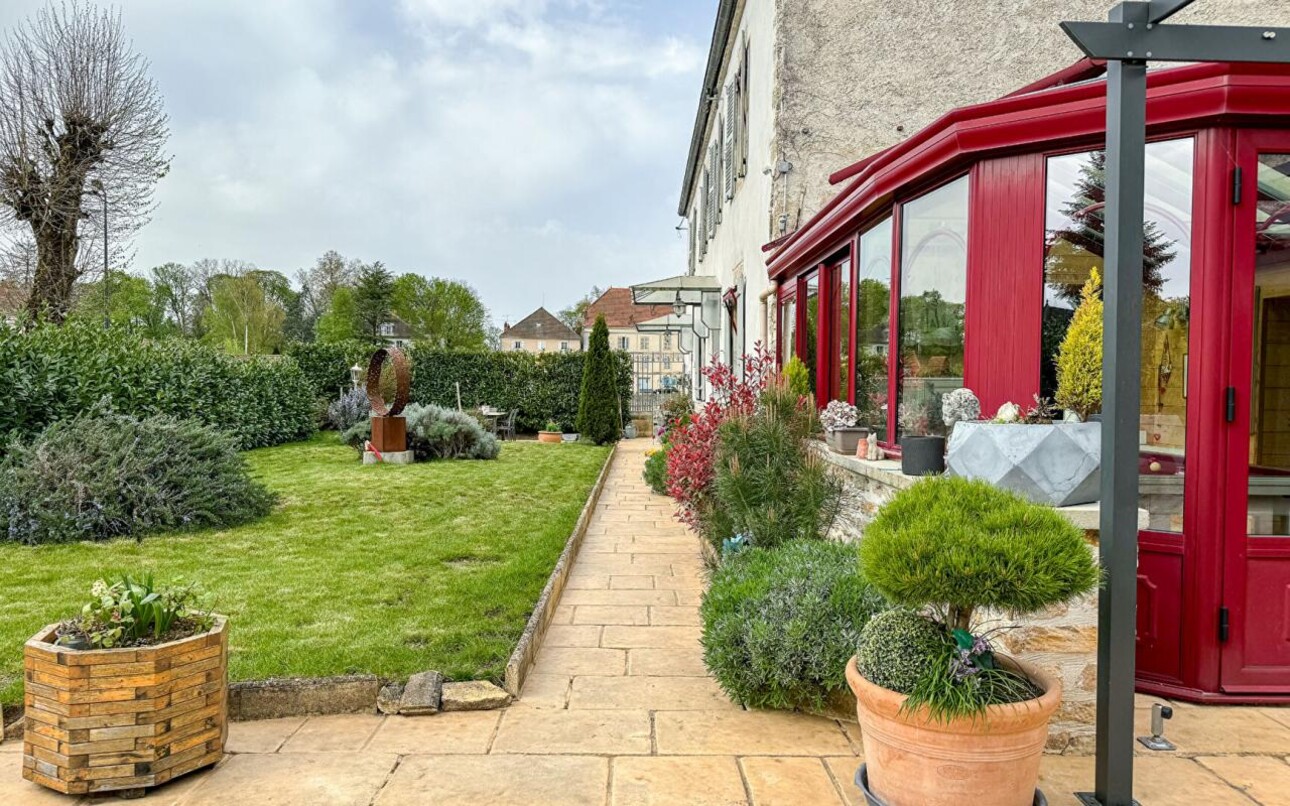 Photos 3 - Prestigious - FACE à LA SAÔNE, CETTE MAISON DE MAÎTRE VOUS ATTEND