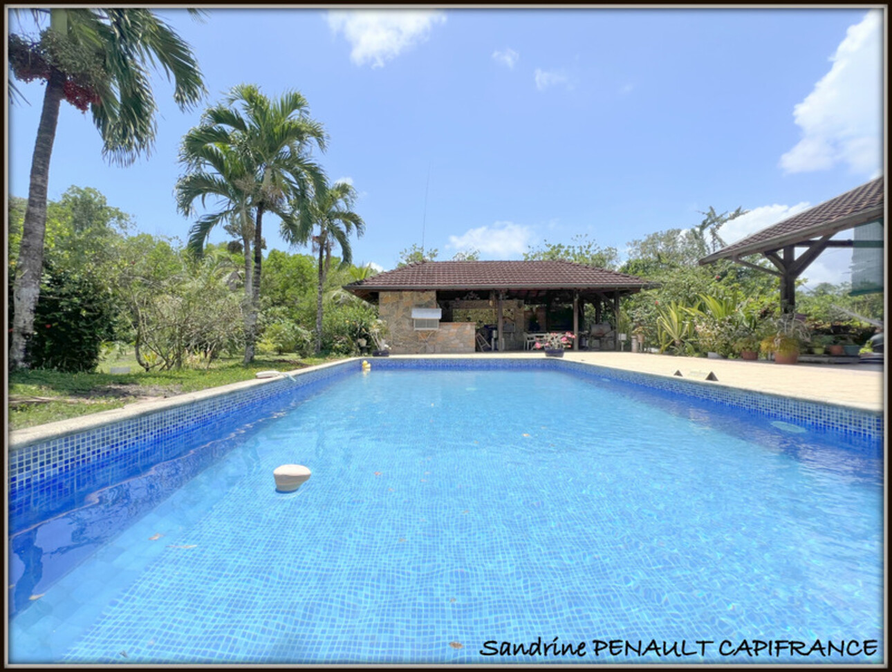 Photos 2 - Prestigious - A VENDRE A KOUROU (GUYANE FRANCAISE) UNE SPLENDIDE PROPRIETE - VILLA T4 DE 120 m² - POOL HOUSE - CARBET SUR PILOTIS - SUPERFICIE TERRAIN 2 HECTARES - AU PRIX DE 678 000 €