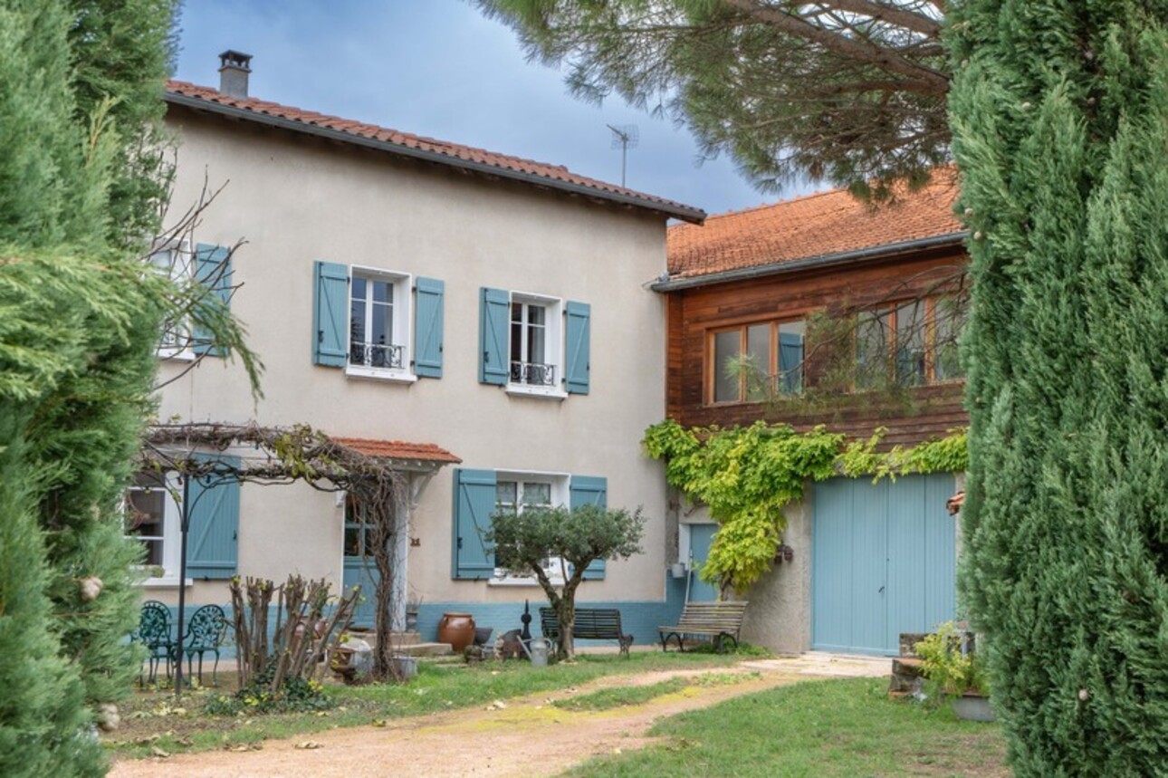 Photos 1 - Prestige - Dpt Rhône (69), à vendre Corbas Village propriété P6 de 200 m²