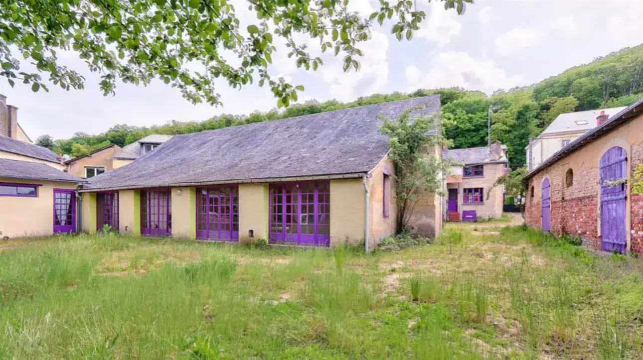 Photos 13 - Prestigious - Former inn, renovation benefiting from the taxation of historic monuments, beams, fireplaces and tuffeau walls, on land on the banks of the Loir