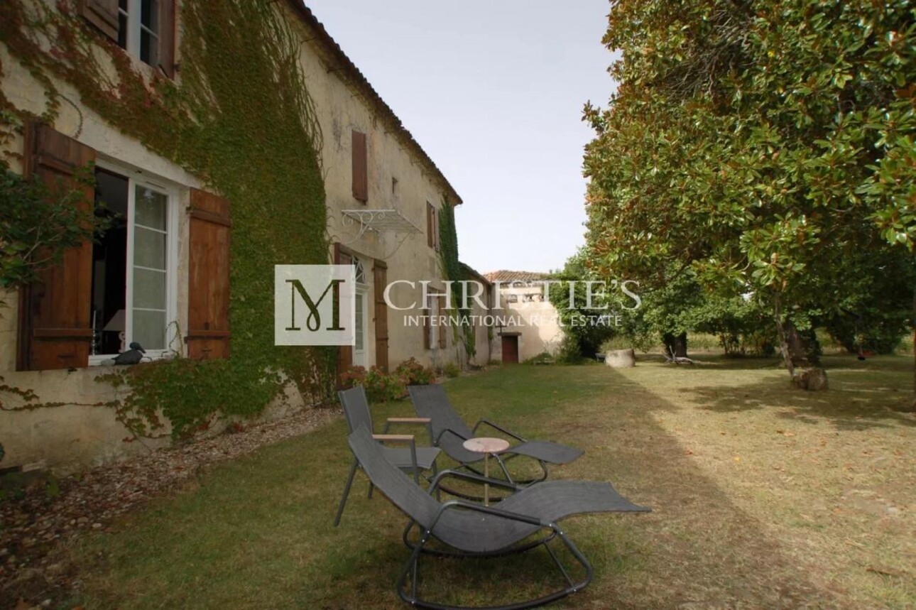 Photos 3 - Equestrian - Property with panoramic views, gîte, 10-ha organic vineyard. Great potential !