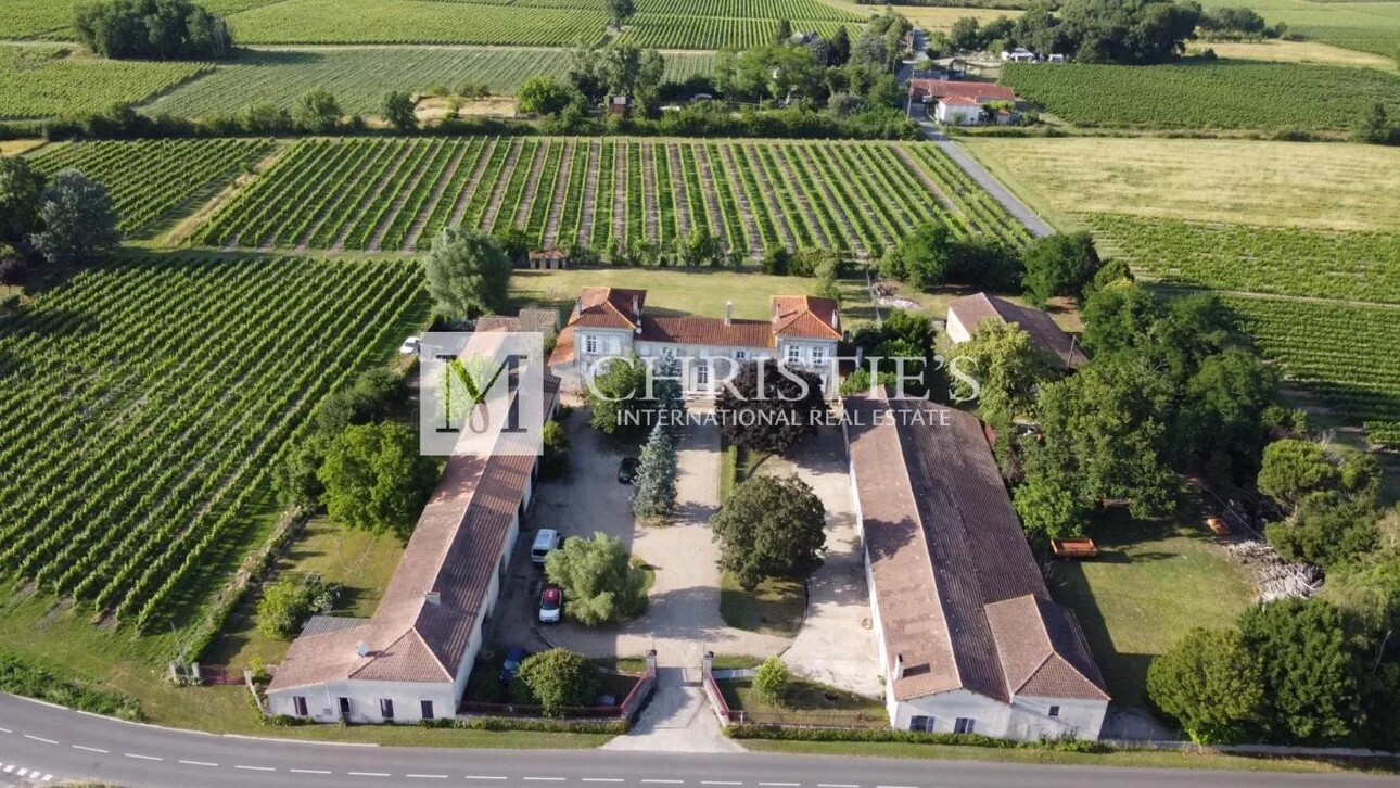 Photos 1 - Prestigious - For sale vineyard estate of 11 ha - Beautiful chartreuse for renovation