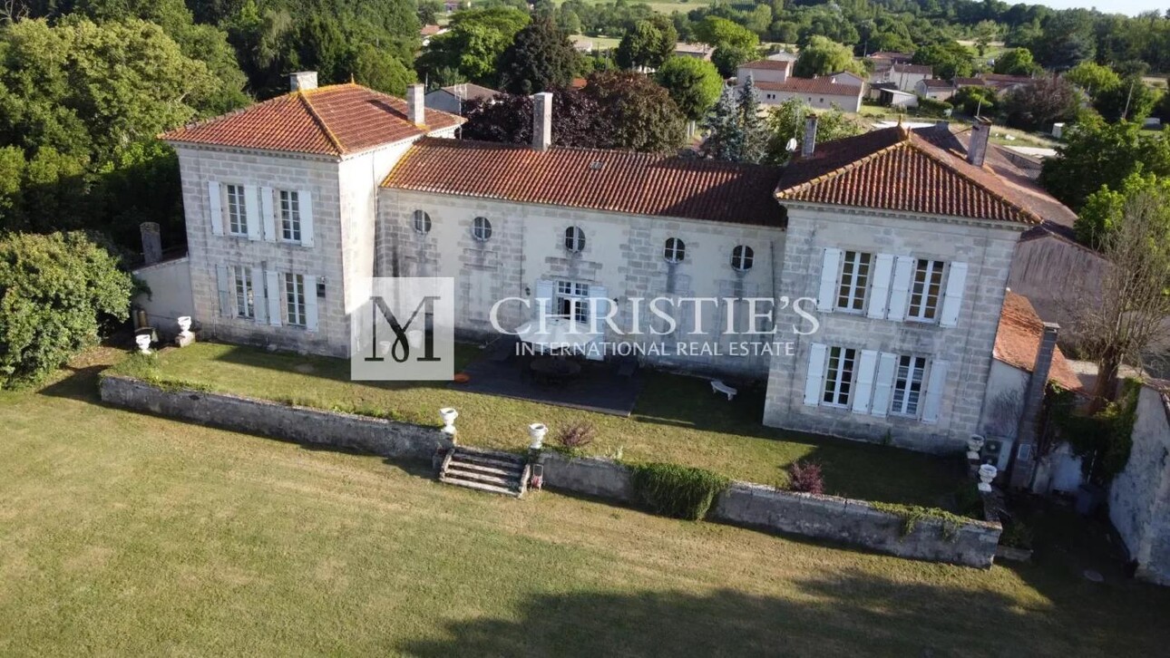 Photos 3 - Prestigious - For sale vineyard estate of 11 ha - Beautiful chartreuse for renovation