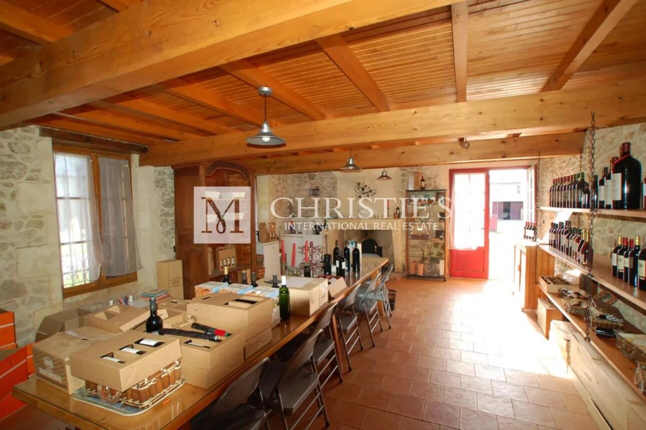 Photos 9 - Prestigious - For sale vineyard estate of 11 ha - Beautiful chartreuse for renovation