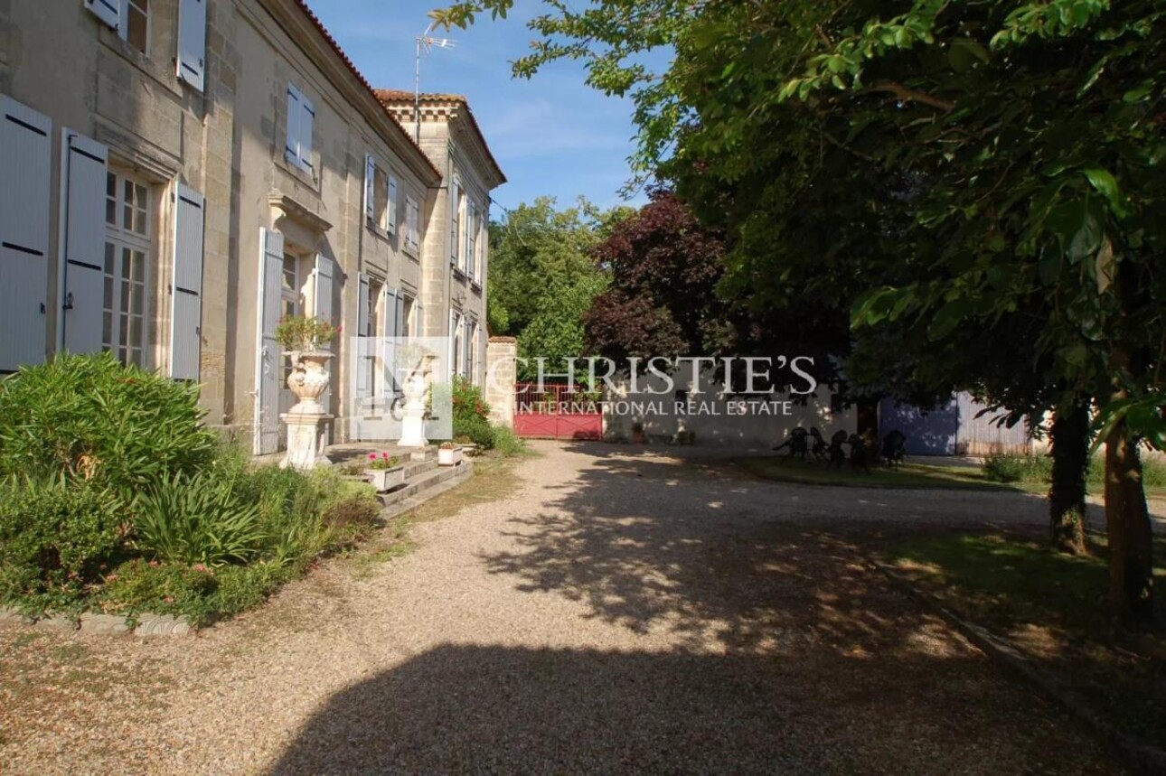 Photos 14 - Prestigious - For sale vineyard estate of 11 ha - Beautiful chartreuse for renovation