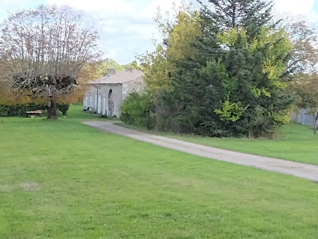 Photos 1 - Agricole - Petite propriété de 8 hectares ,au confins des départements 33,47,24