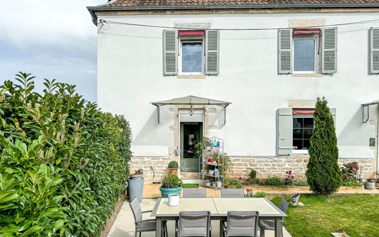 Photos 1 - Prestigious - FACE à LA SAÔNE, CETTE MAISON DE MAÎTRE VOUS ATTEND