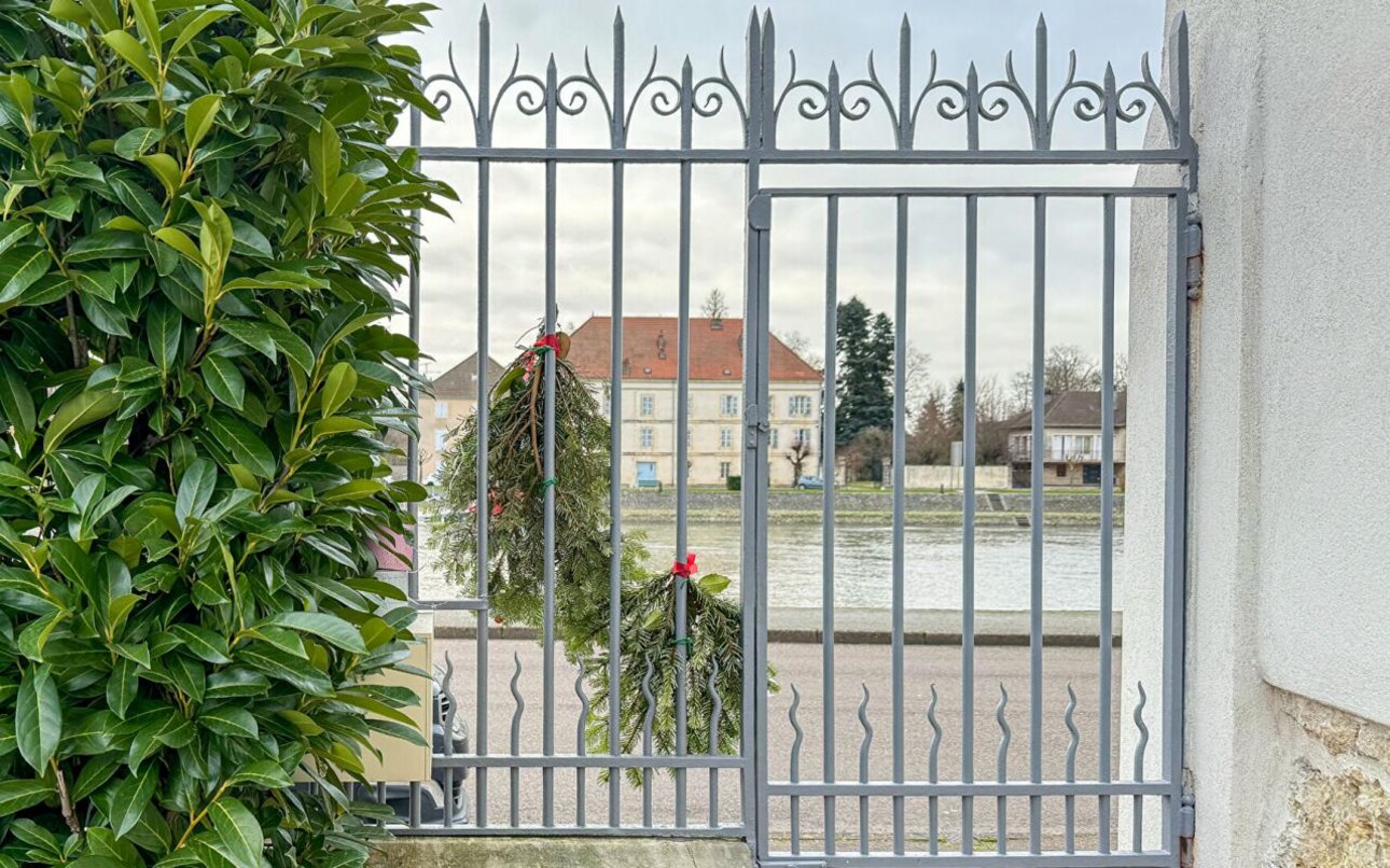 Photos 2 - Prestigious - FACE à LA SAÔNE, CETTE MAISON DE MAÎTRE VOUS ATTEND