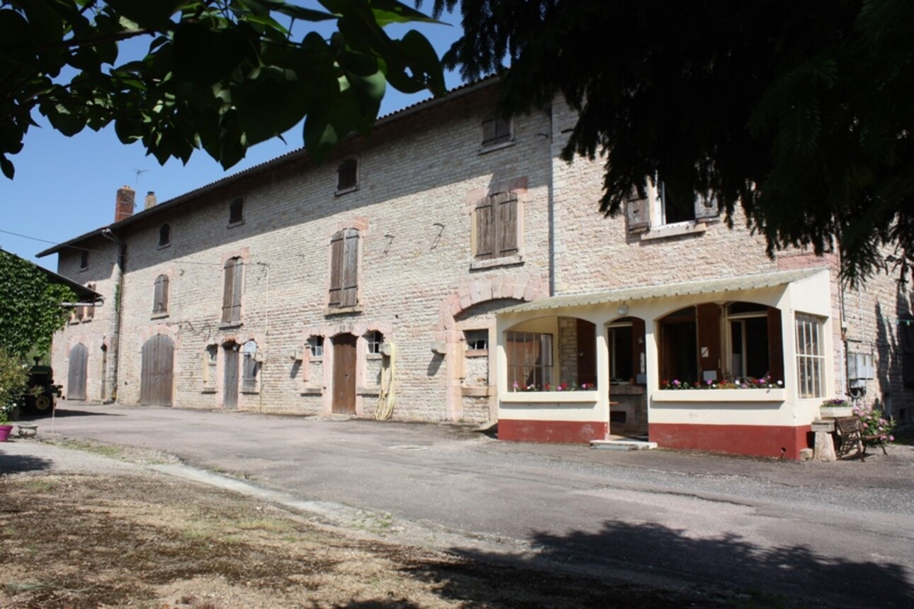 Photos 5 - Tourist - Dpt Saône et Loire (71), à vendre secteur Tournus Maison en pierre - ferme de maître sur environ 7 300 m2 de terrain à 490 000 €