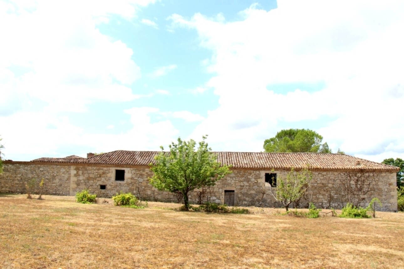 Photos 4 - Prestige - Propriété composée de deux jolies bâtisses en pierre (environ 800 m2 au total) à restaurer entièrement, à 7 km de Lectoure