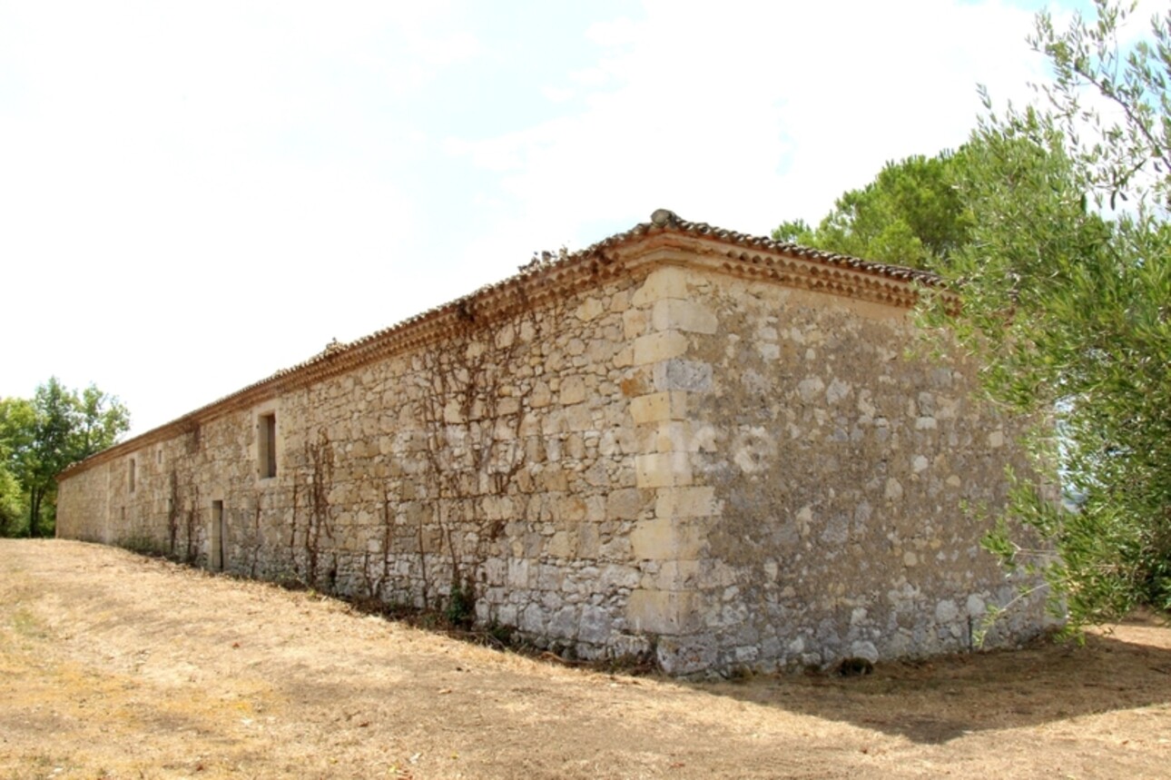 Photos 5 - Prestige - Propriété composée de deux jolies bâtisses en pierre (environ 800 m2 au total) à restaurer entièrement, à 7 km de Lectoure