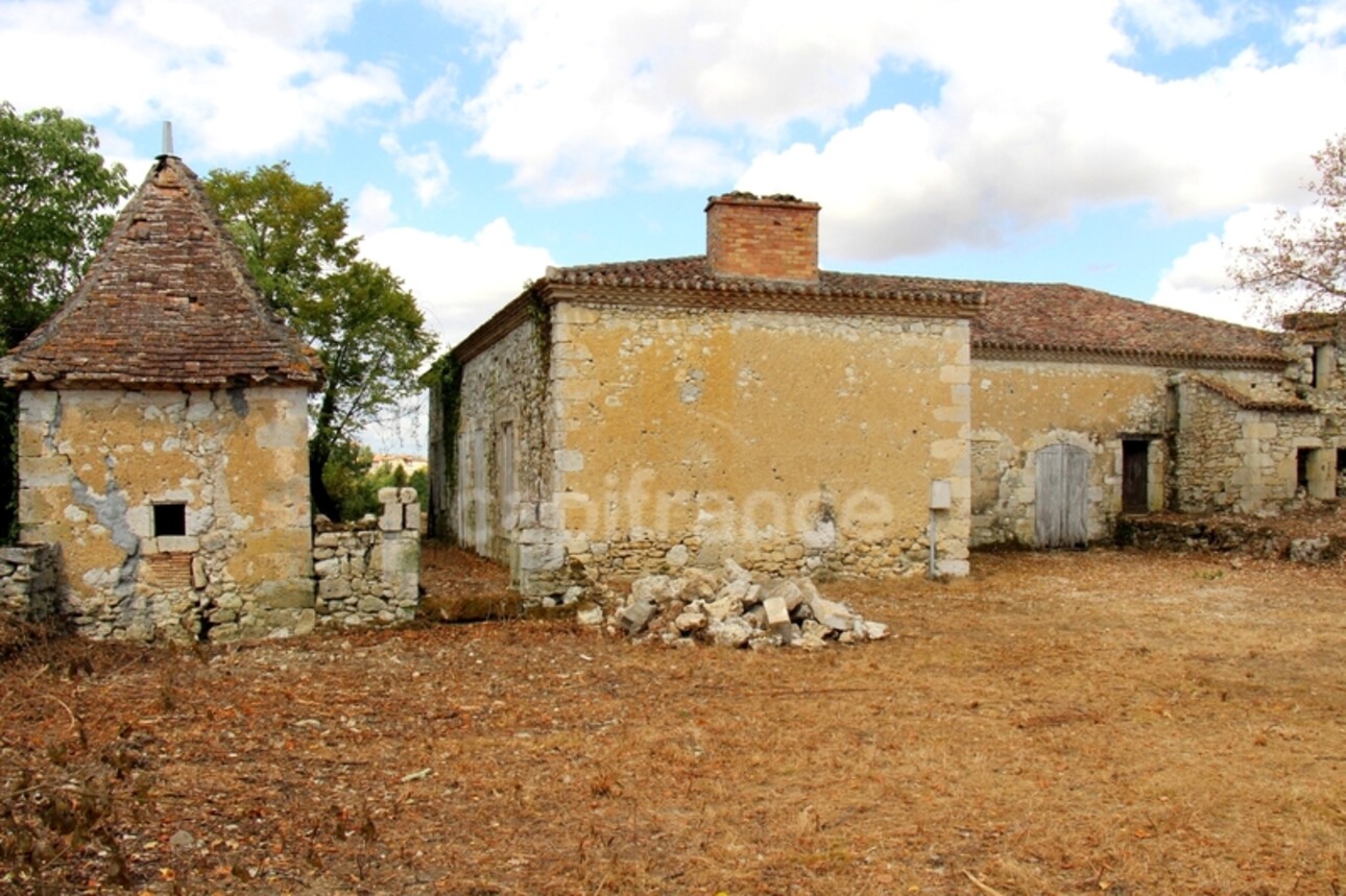 Photos 15 - Prestige - Propriété composée de deux jolies bâtisses en pierre (environ 800 m2 au total) à restaurer entièrement, à 7 km de Lectoure