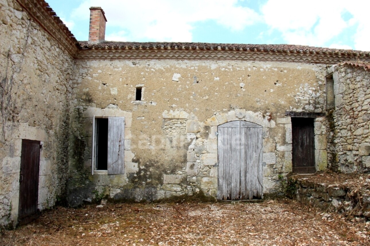 Photos 17 - Prestige - Propriété composée de deux jolies bâtisses en pierre (environ 800 m2 au total) à restaurer entièrement, à 7 km de Lectoure