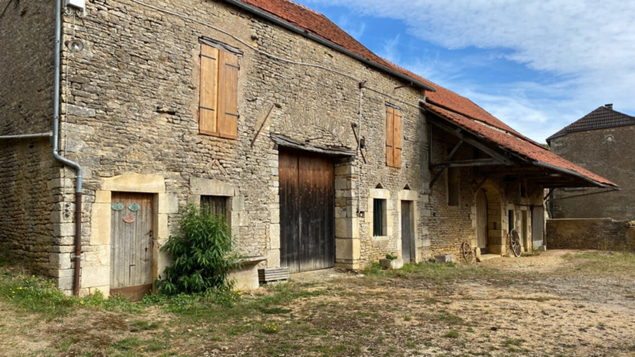 Photos 1 - Touristique - Dpt Côte d'Or (21), à vendre FAIN LES MOUTIERS, Ancien corps de Ferme plein de charme - 4 chambres - 3 granges - Jardin