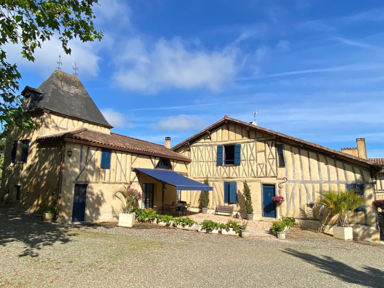 Photos 1 - Équestre - Dpt Gers (32), à vendre proche de LUPIAC propriété équeste - P14 de 375 m² - Terrain de 22 Ha - Plain pied