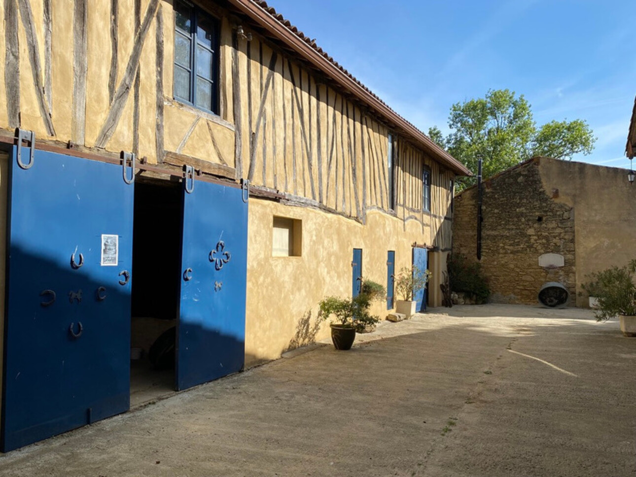 Photos 2 - Équestre - Dpt Gers (32), à vendre proche de LUPIAC propriété équeste - P14 de 375 m² - Terrain de 22 Ha - Plain pied