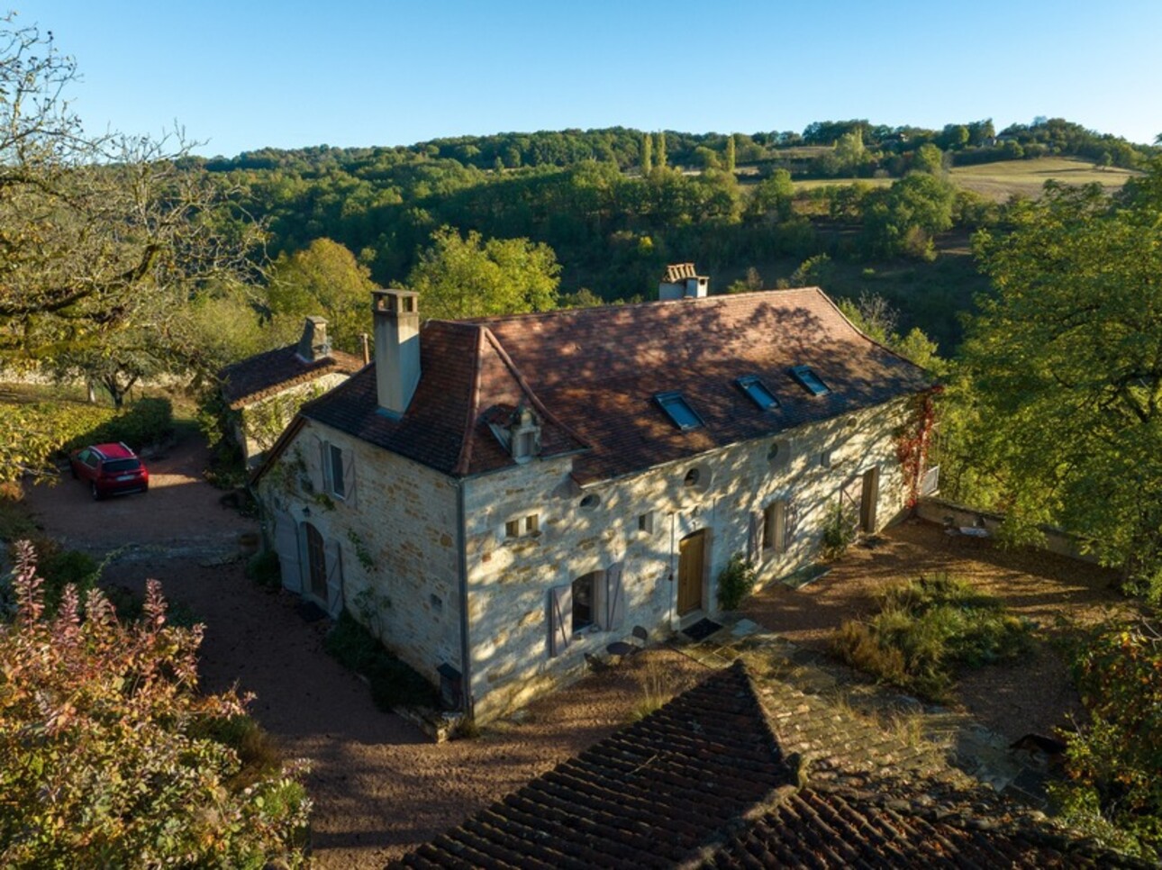 Photos 2 - Prestigious - Exceptional hamlet in a dominant position with almost 560m2 on 3.7 hectares with swimming pool in BO